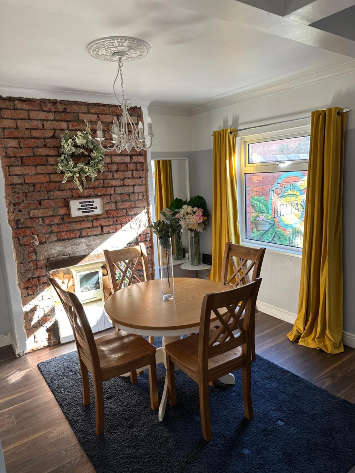 Cosy Two Bed Terraced House 7Min Drive From City Belfast Exterior photo